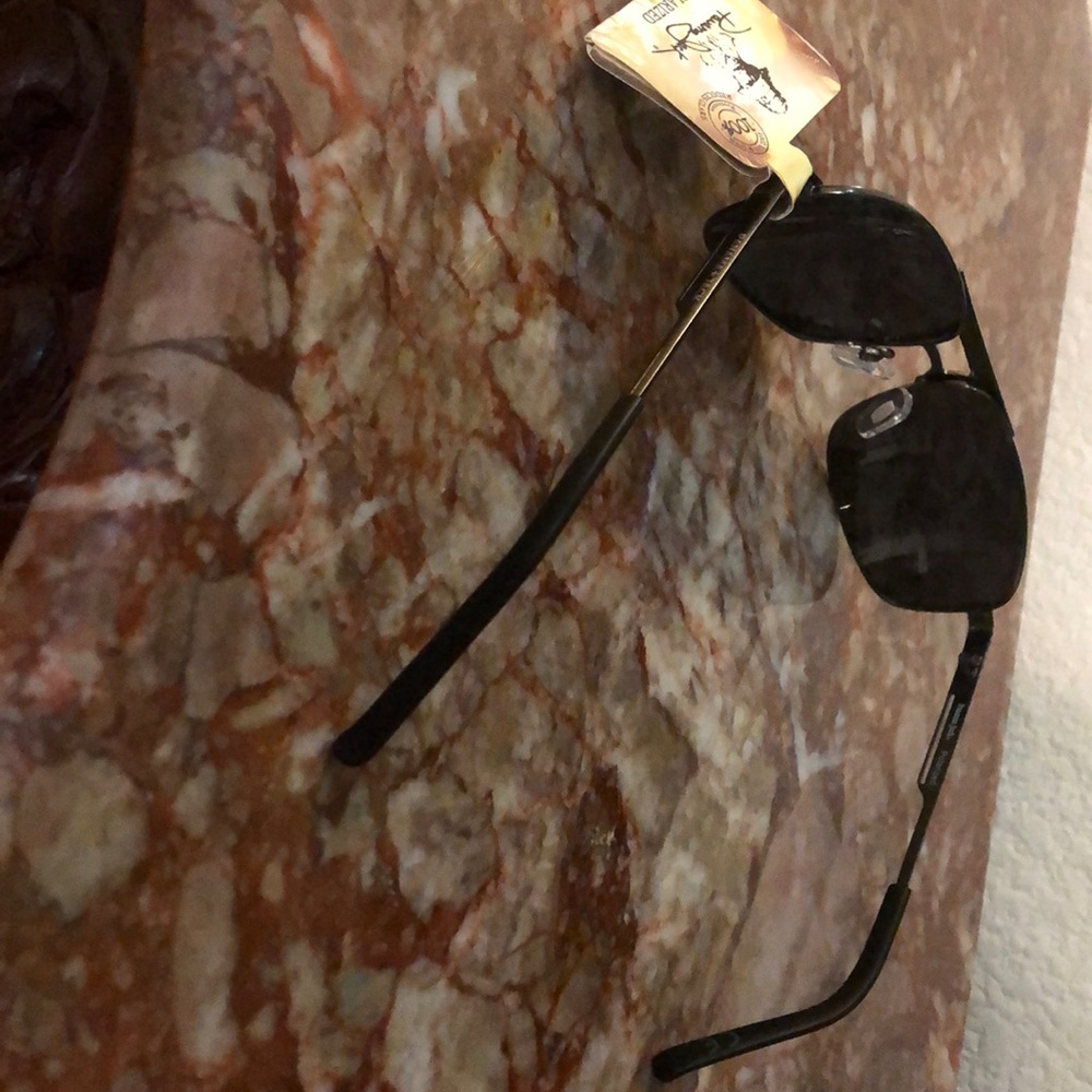 Sunglasses - Picture 3 of 4